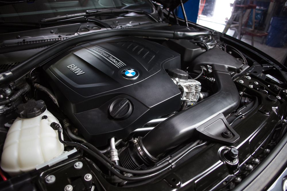how to remove F30 335i Intake-3