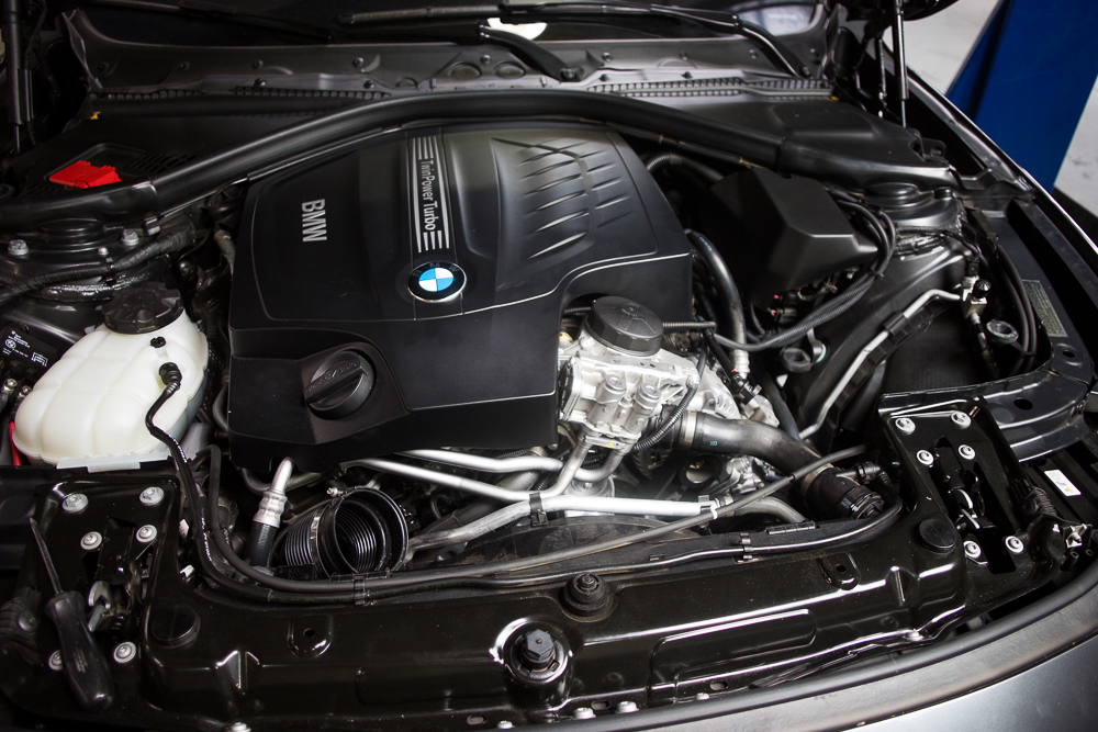 how to remove F30 335i Intake20